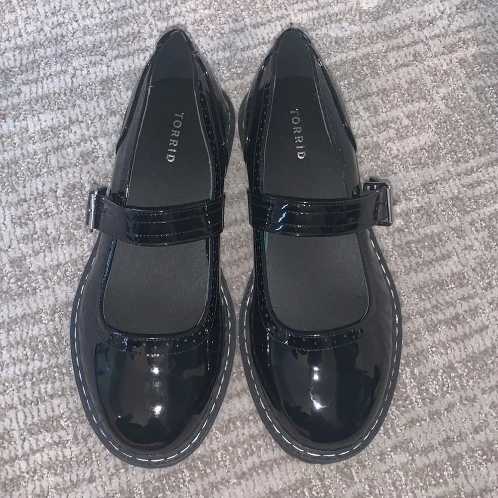 Torrid NWT Size 11WW Lug Mary Jane Oxford Patent Faux Leather Black Shoes - Picture 6 of 11